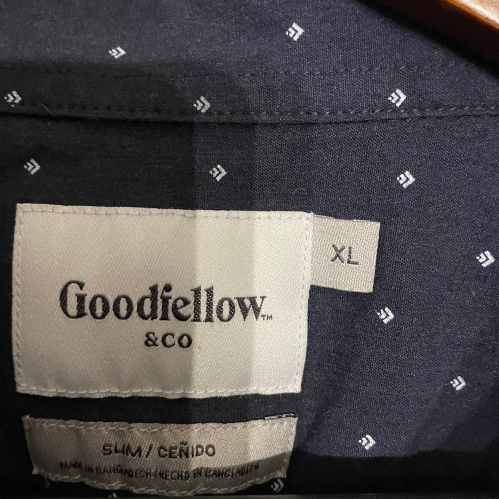 Button down - Picture 2 of 2